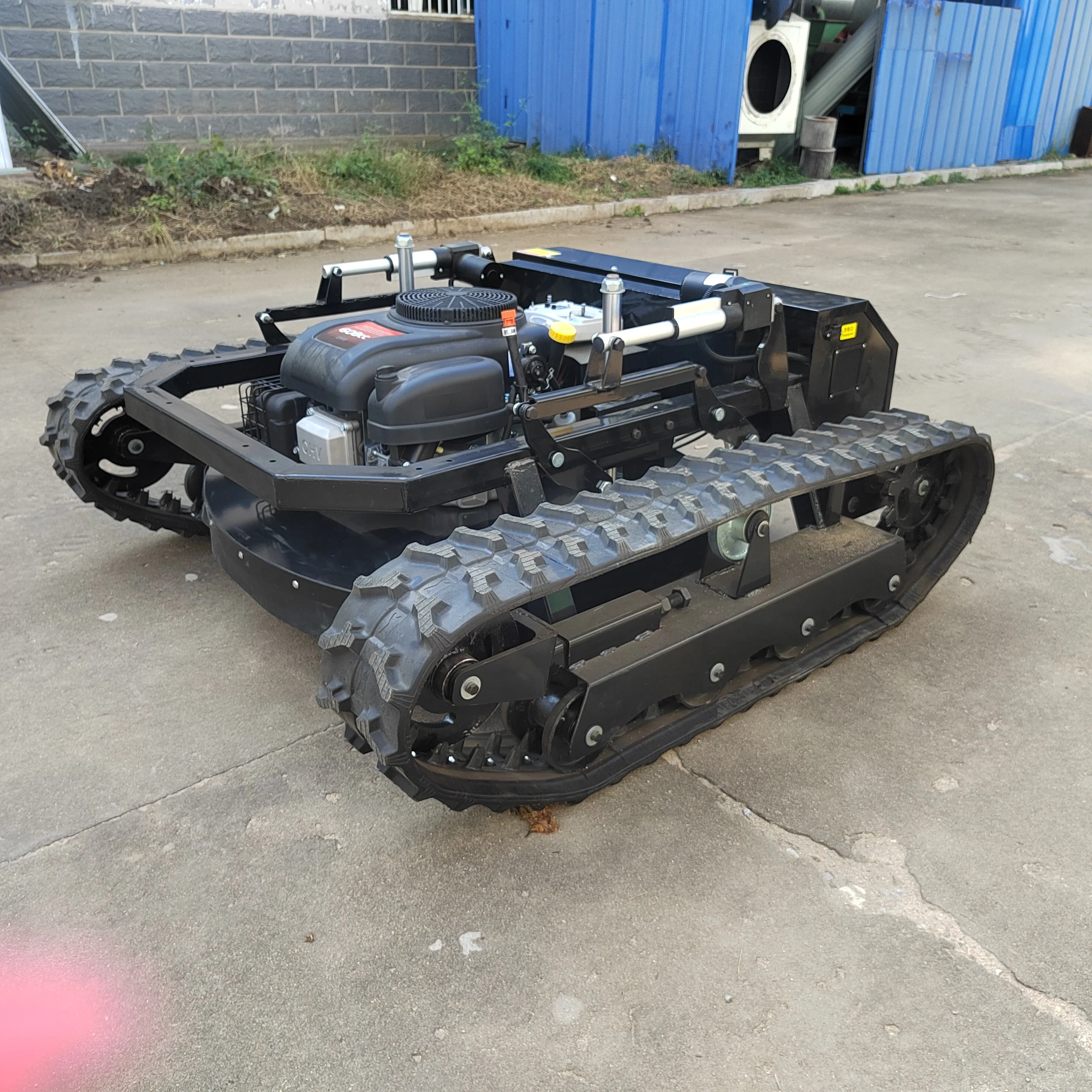 All-terrain slope mower Radio controlled mower robotic mower