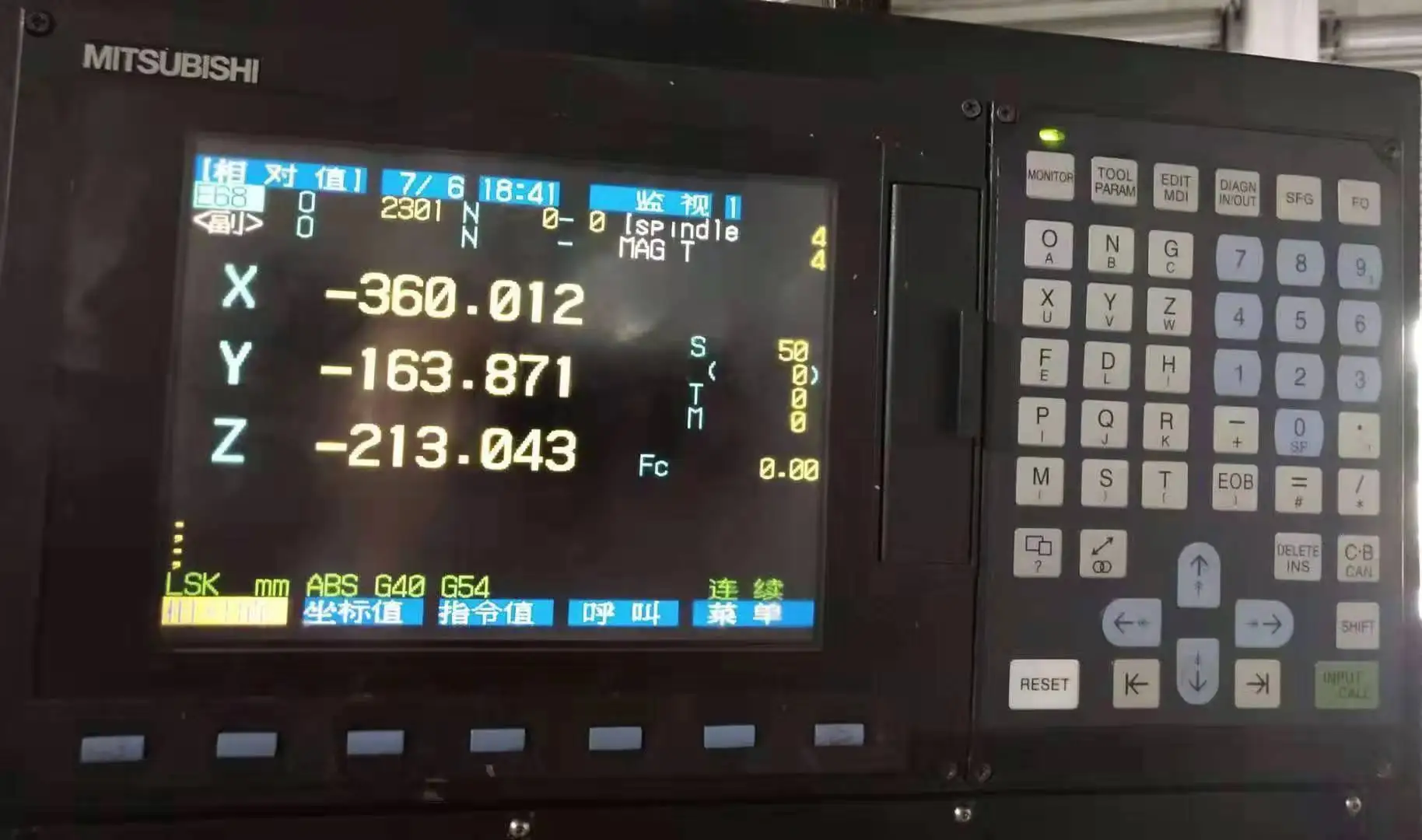 Подержанный вертикальный обрабатывающий центр с ЧПУ VMC 850 тайваньского бренда по низкой цене для продажи