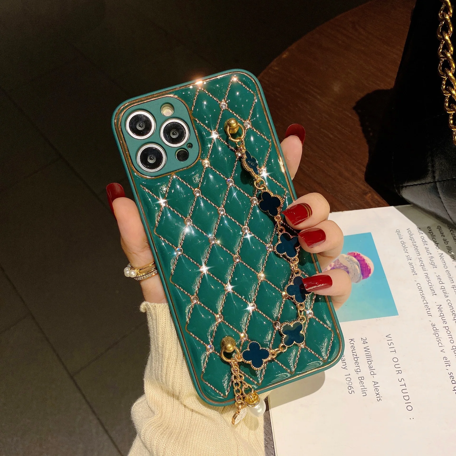 Новый роскошный чехол для телефона с цепочкой и кристаллами для iPhone 12 11 Pro Max 7 Plus XR, Модный Роскошный чехол для телефона со стразами