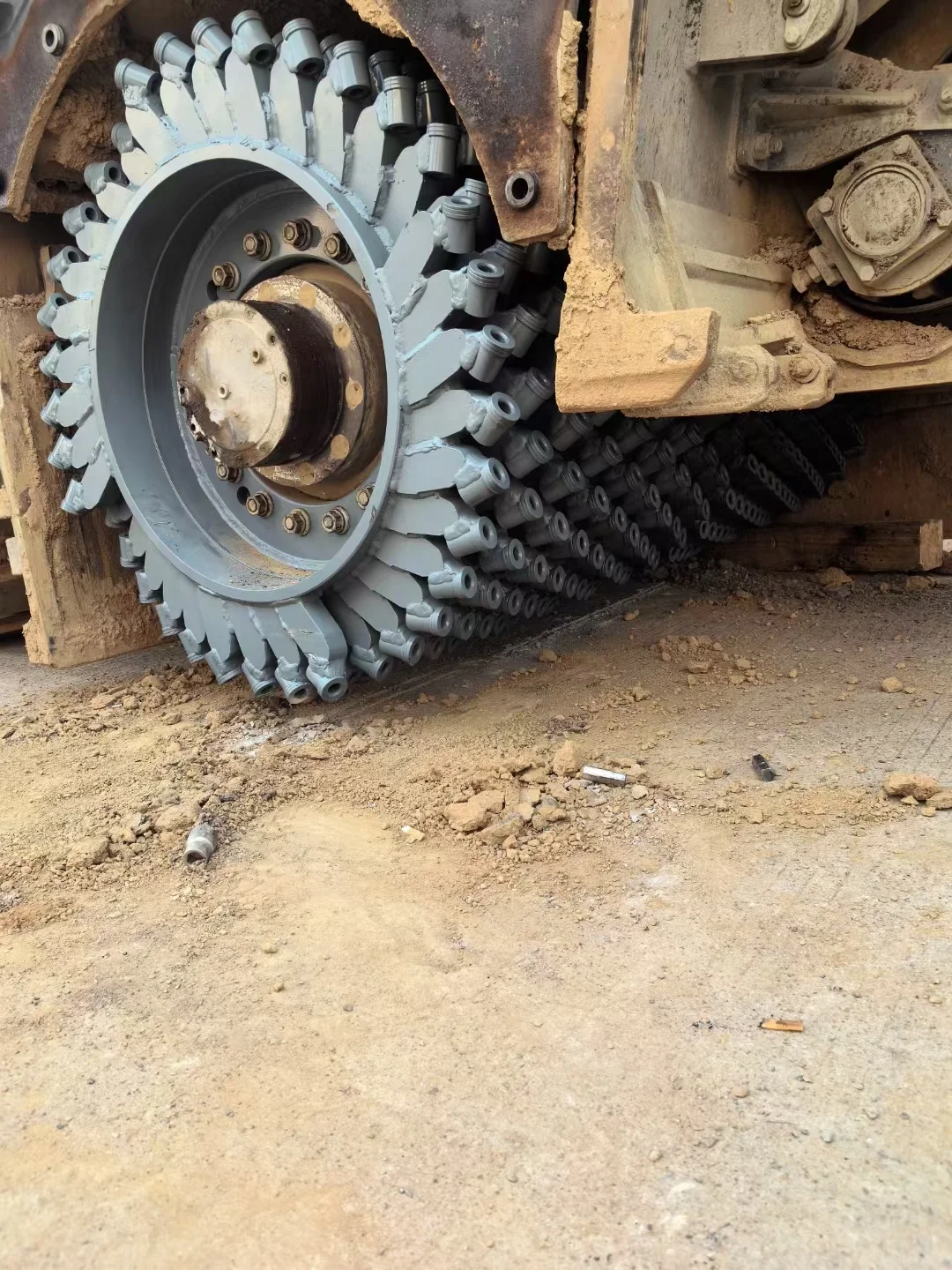 W200F W210F Fast-change fine milling drum for road milling machine FB2000 fast changing fine milling drum 2687539