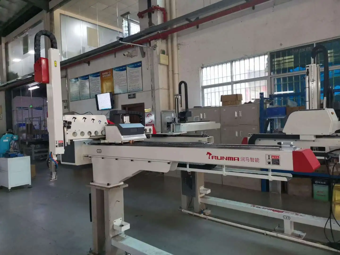 Plastic children toys making machinery equipment plastic toy injection molding machine robot arm