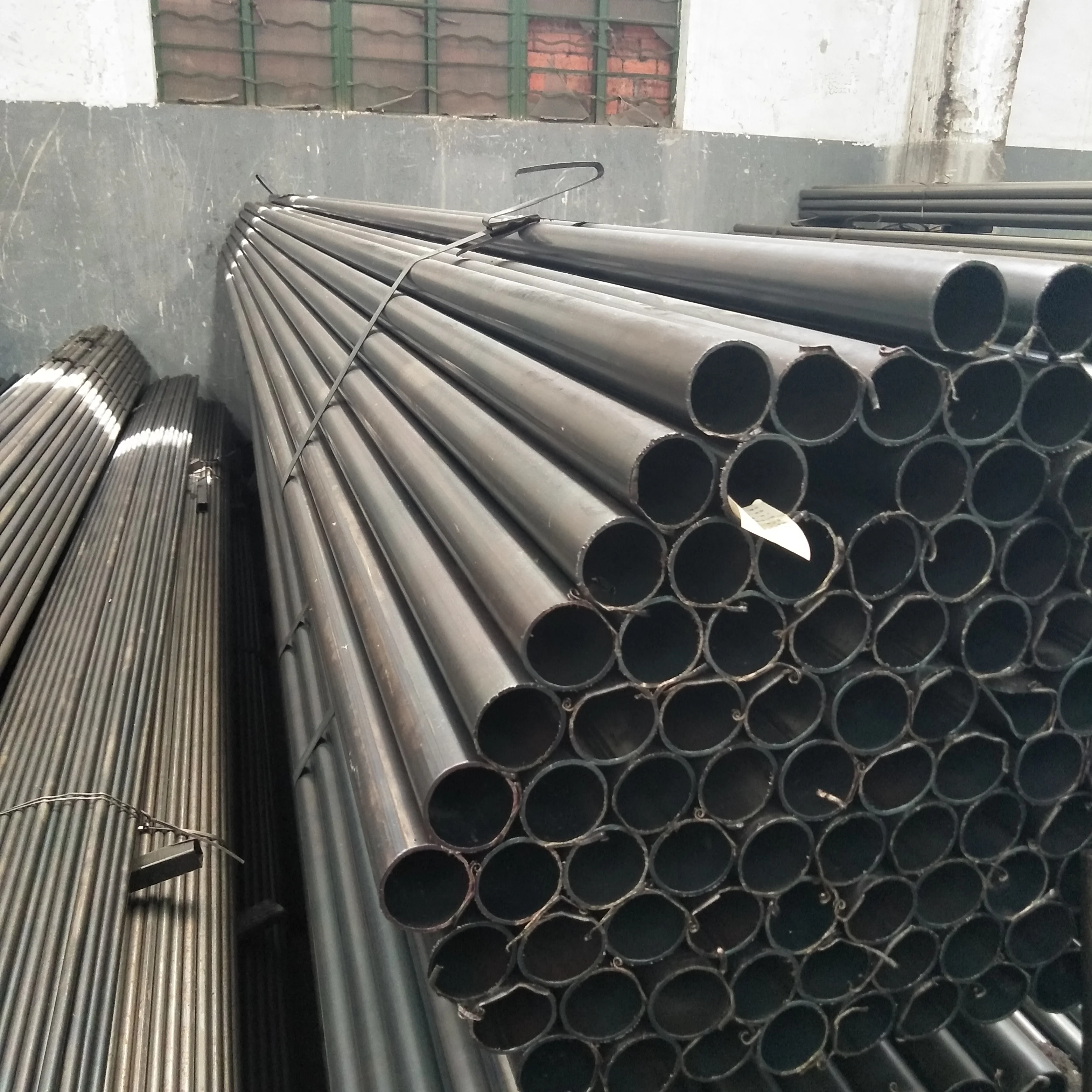 Black iron pipes are popular in Southeast Asia Bi Pipe SCH40 ERW carbon steel pipe DN15 DN100 DN50 DN150