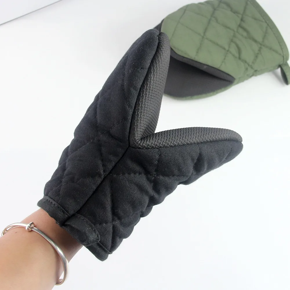 High Heat Resistant 200 Degree Short Oven Mitts Non-slip Grip Surfaces and Hanging Loop Silicone Black Kitchen Oven Gloves 