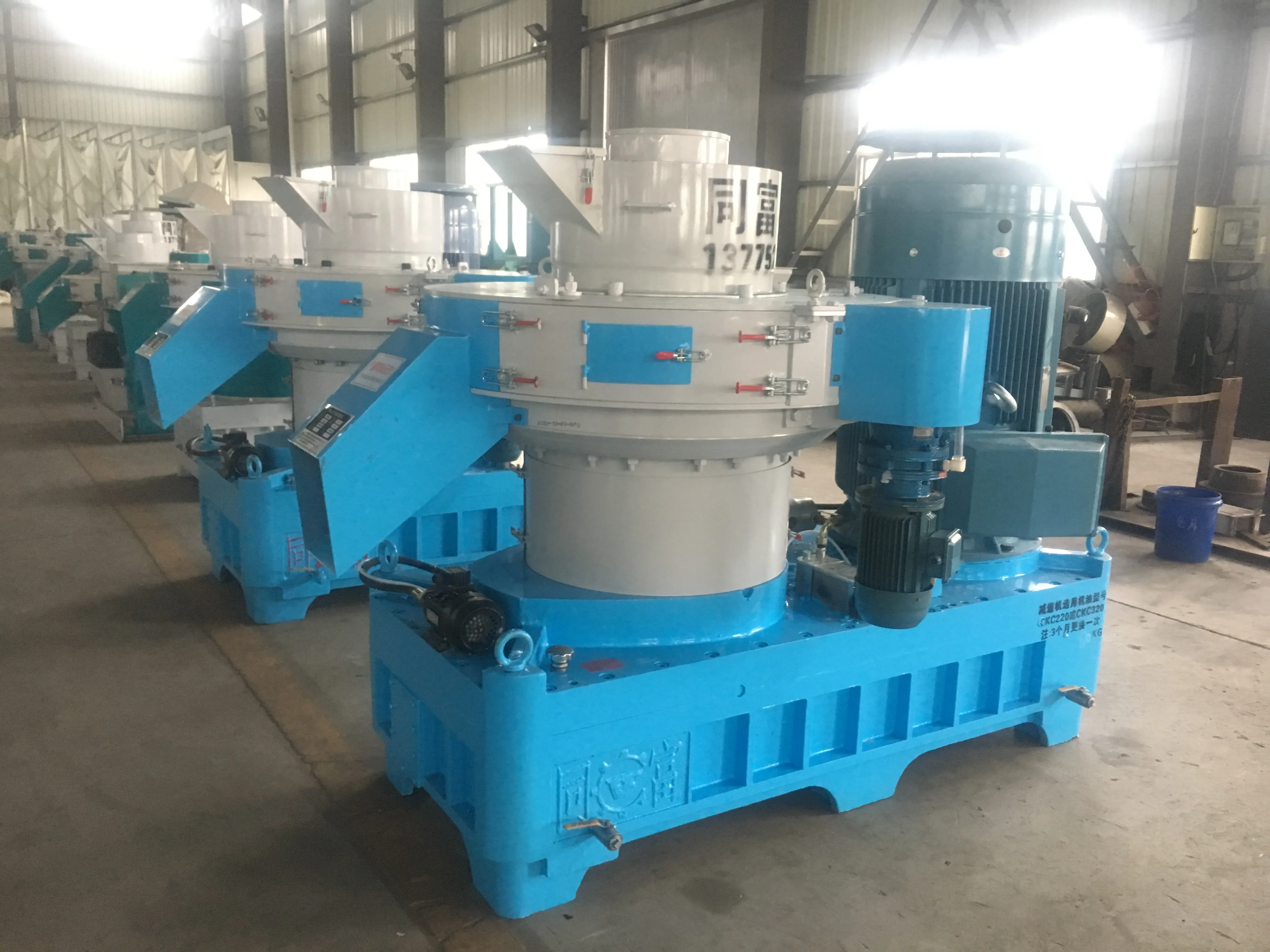 Лидер продаж, компрессионная машина для производства древесных гранул, пресс для древесных гранул