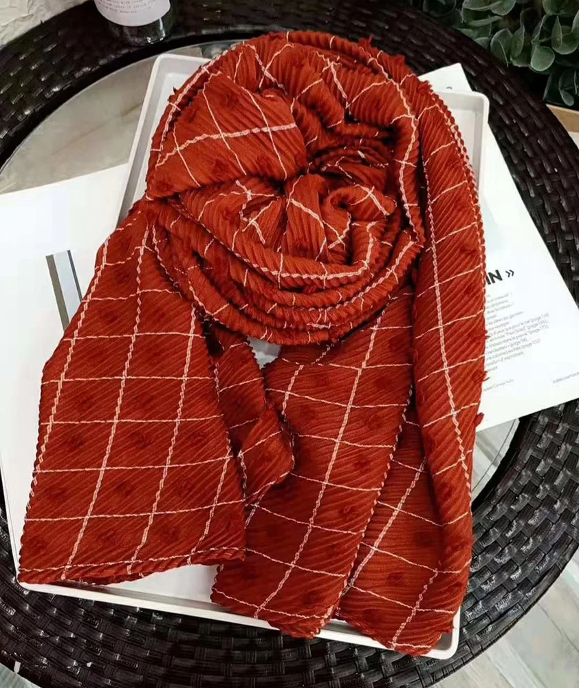 Hot sale islamic Palestine dress clothing muffler headscarf wrap woman pompom wholesale cotton crinkle checked plaid hijab