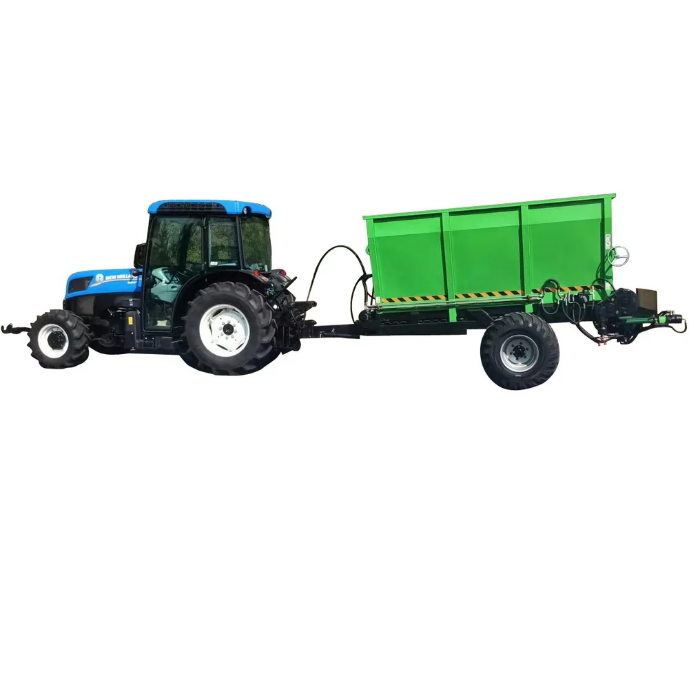 Agricultural tractor fertilizer spreader for farmyard manure