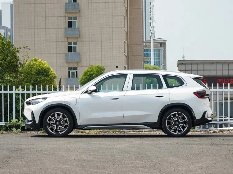 New B M W iX1 Electric Car SUV 2024 X Drive 30L X design set