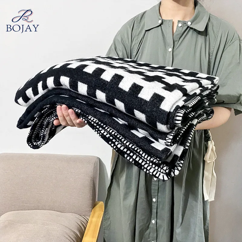 Nordic Style Plaid Throw Blanket for Sofa Couch Soft Flannel Fleece White Black Checker Plaid Pattern Decorative Throw