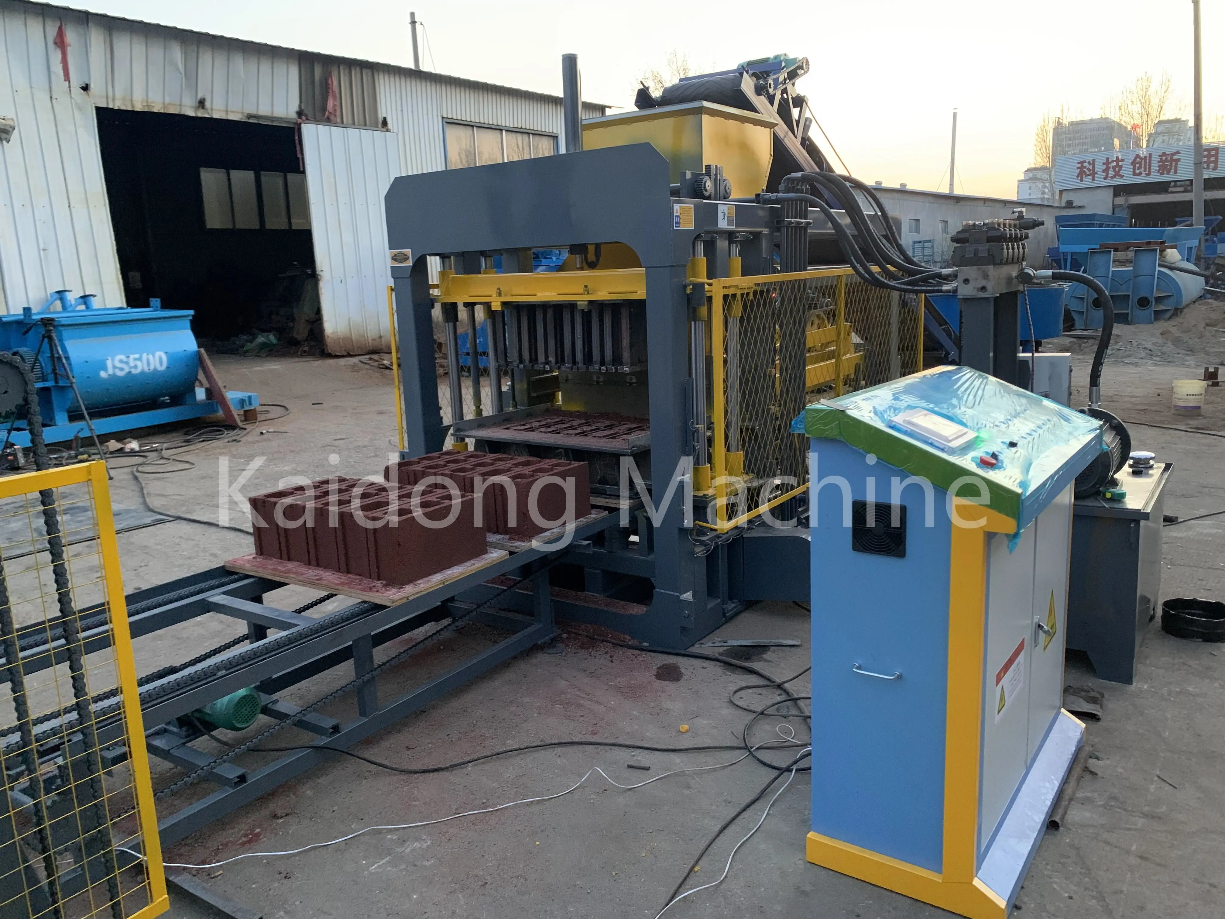 KAIQAIN QT4-15C Hot selling concrete brick molding machine cement brick block molds paving automatic brick making machine