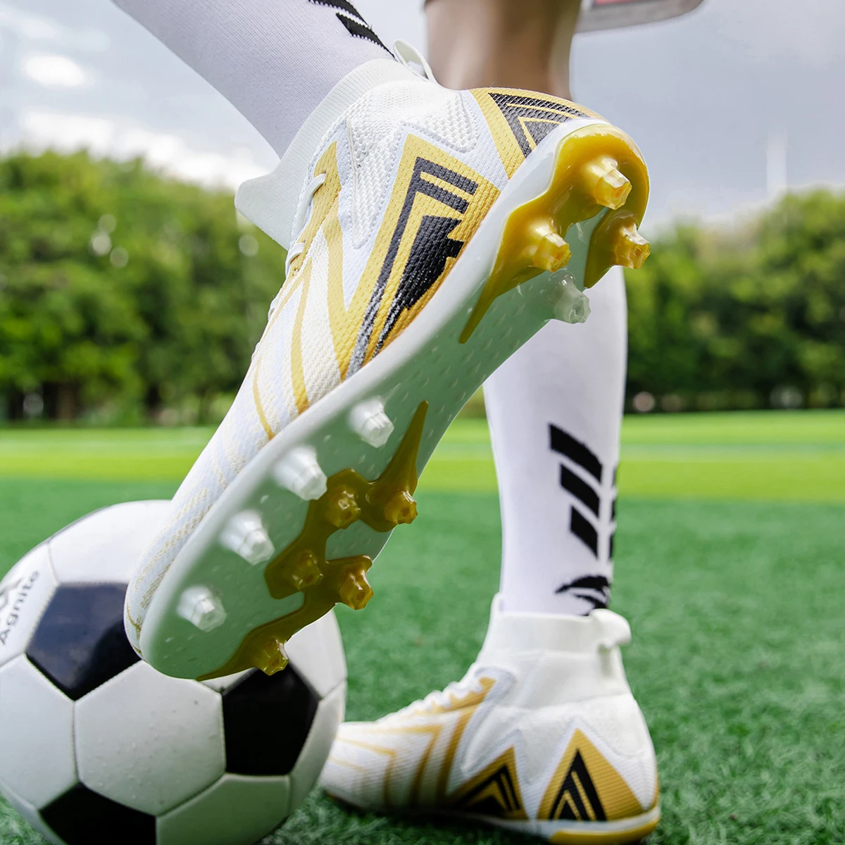 High quality factory customized hot selling long nail broken nail anti slip football shoes customized football shoes popular