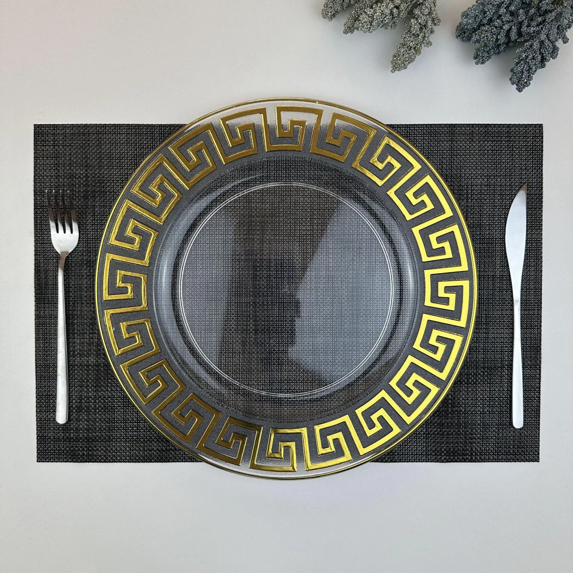 2025 wholesale wedding table decoration plastic round clear gold silver charger plates for events and party