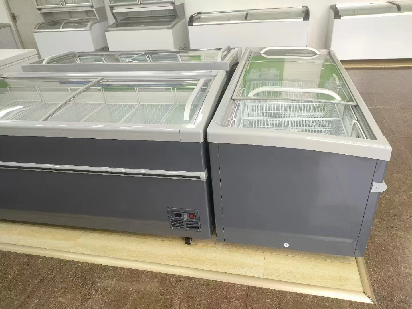 Supermarket -18℃ Single-Temperature Super Freezer with Sliding Glass Door Display Elegant Chest Freezer Refrigerator