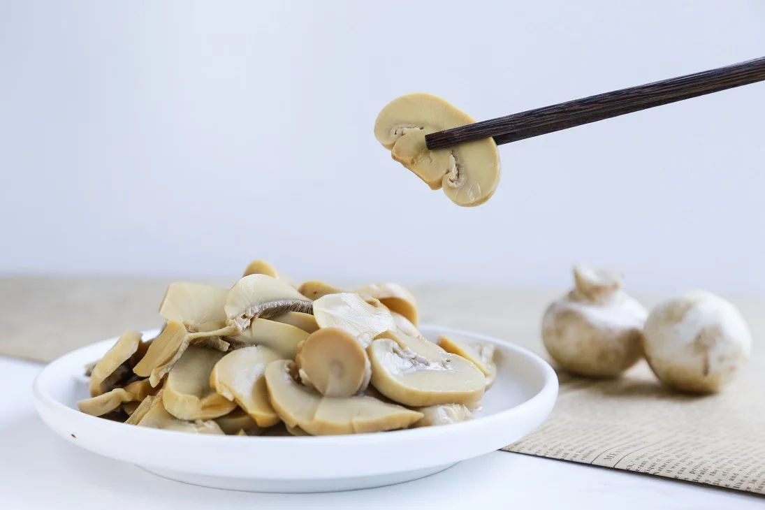 Chinese factory sales canned mushroom slice/whole  in brine in tin  2840g/ 800G/400G/284G low price for cooking