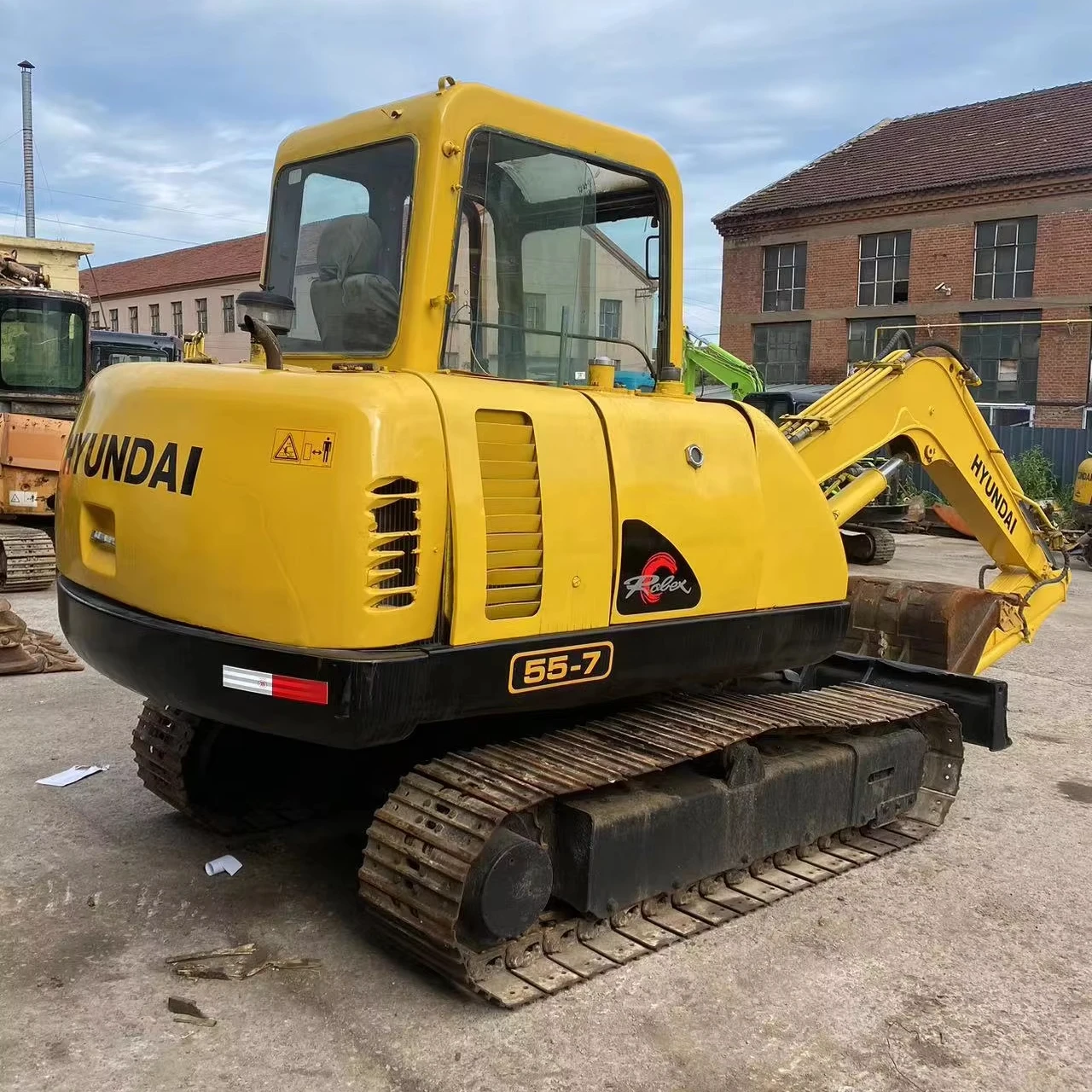Used Hyundai R55-7 Excavator for Sale Good Working Performance Secondhand Unit Cheap Option Available