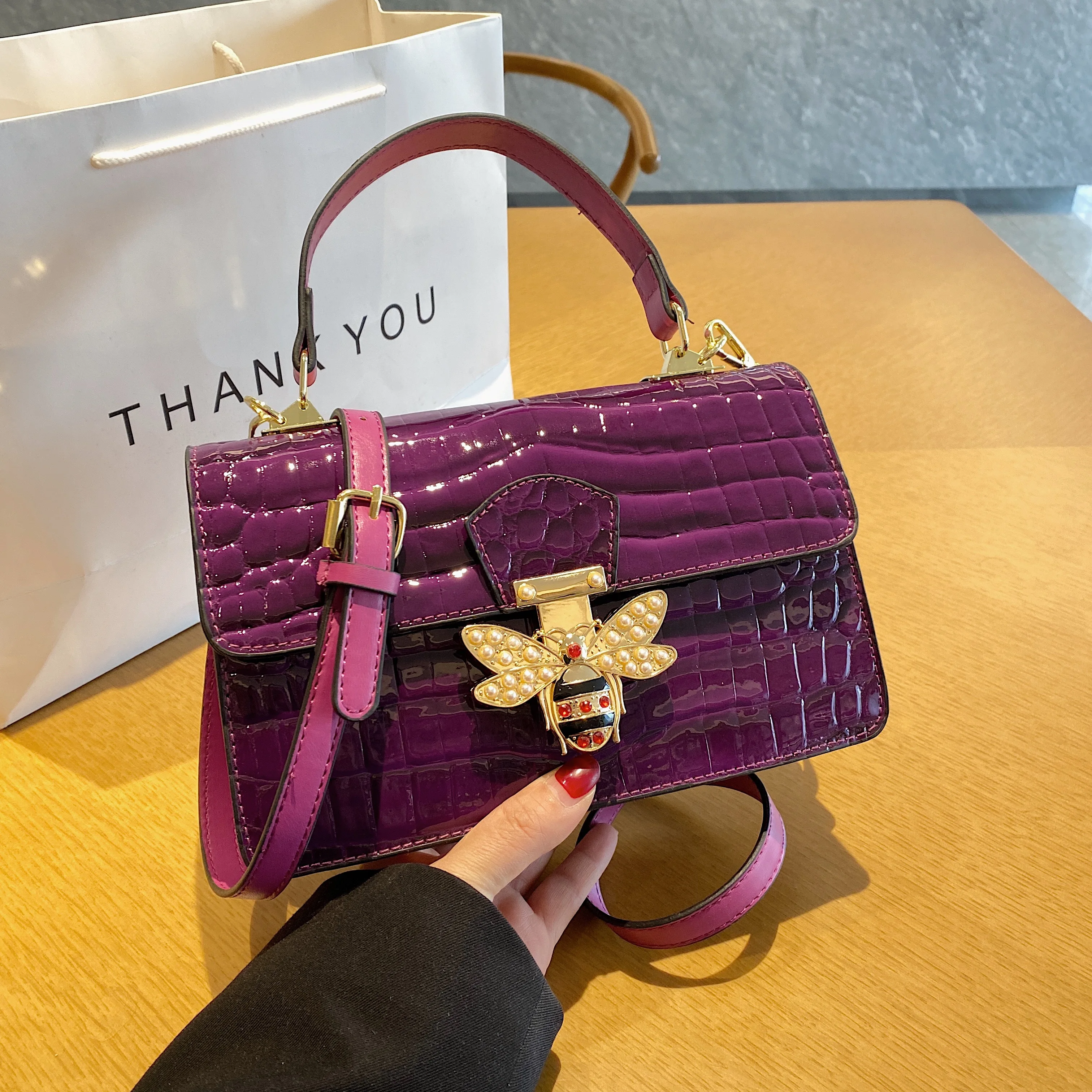 Factory Famous Designer Branded Bee Purse 2023 Trendy Lady High Quality Stone Pattern Luxury Purse Handbag