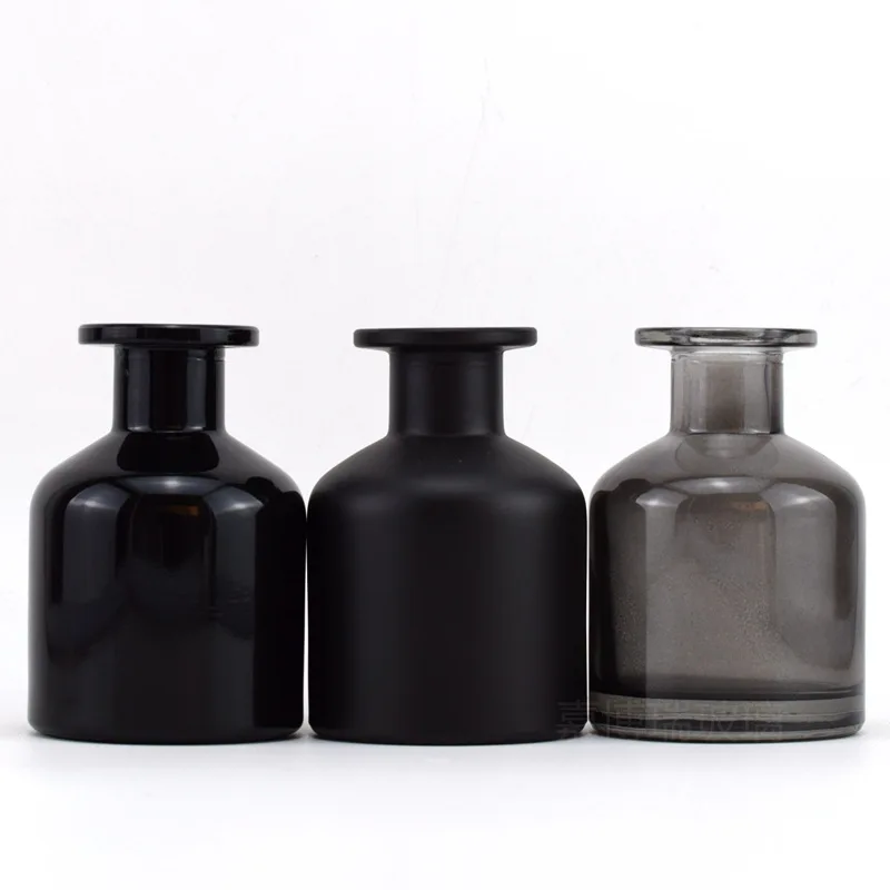Decorative 200ml Aromatherapy Bottle with Cap Round Shaped black Glass Reed Diffuser Car Room Diffuser Glass Bottle With Lid