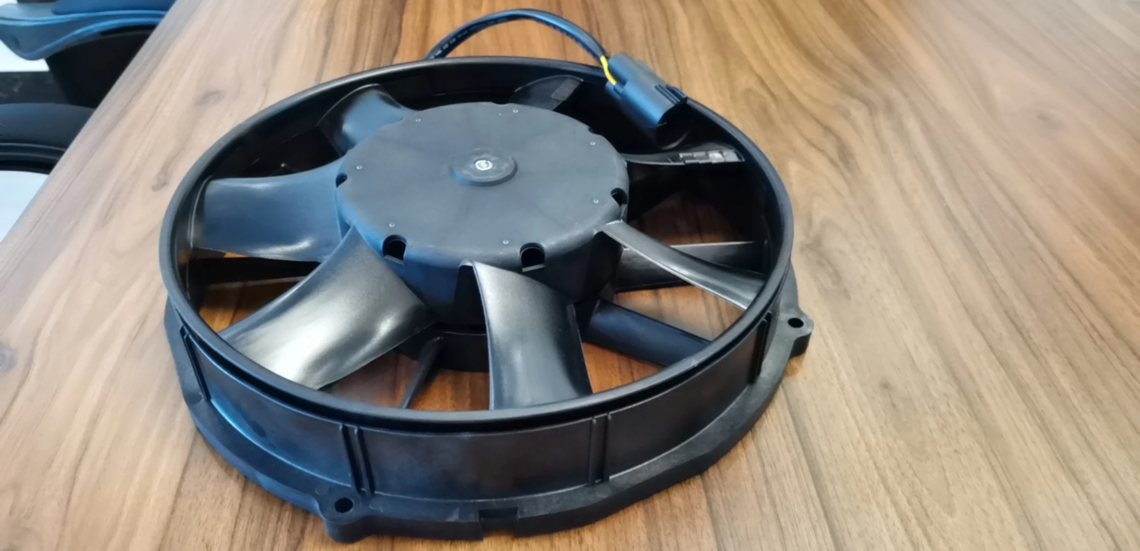 bigger airflow 12v  12 inch  bldc fan condensing  fan replace SPAL