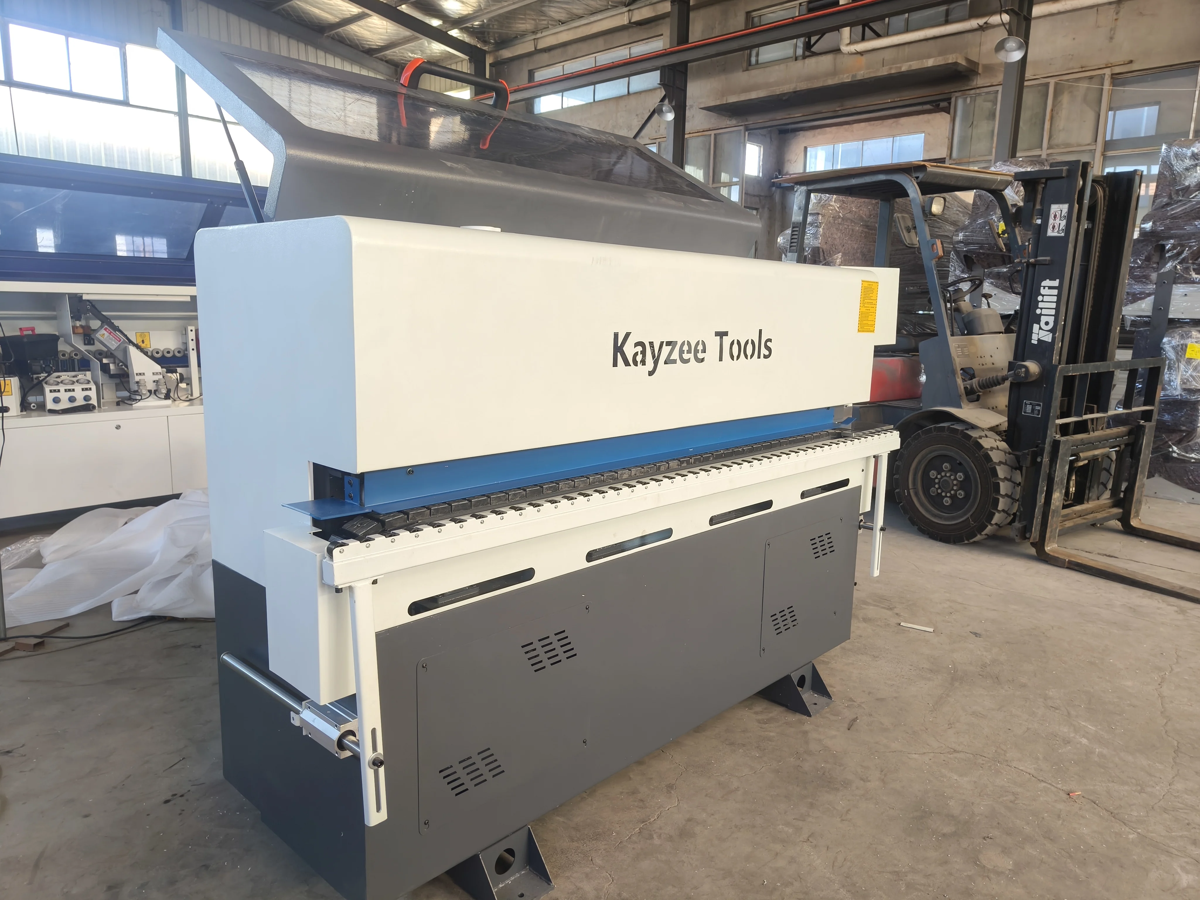 Woodworking CNC Melamine ABS MDF Board PVC Edge Banding Machine Automatic Edge Banding Machine with Fine Trimming