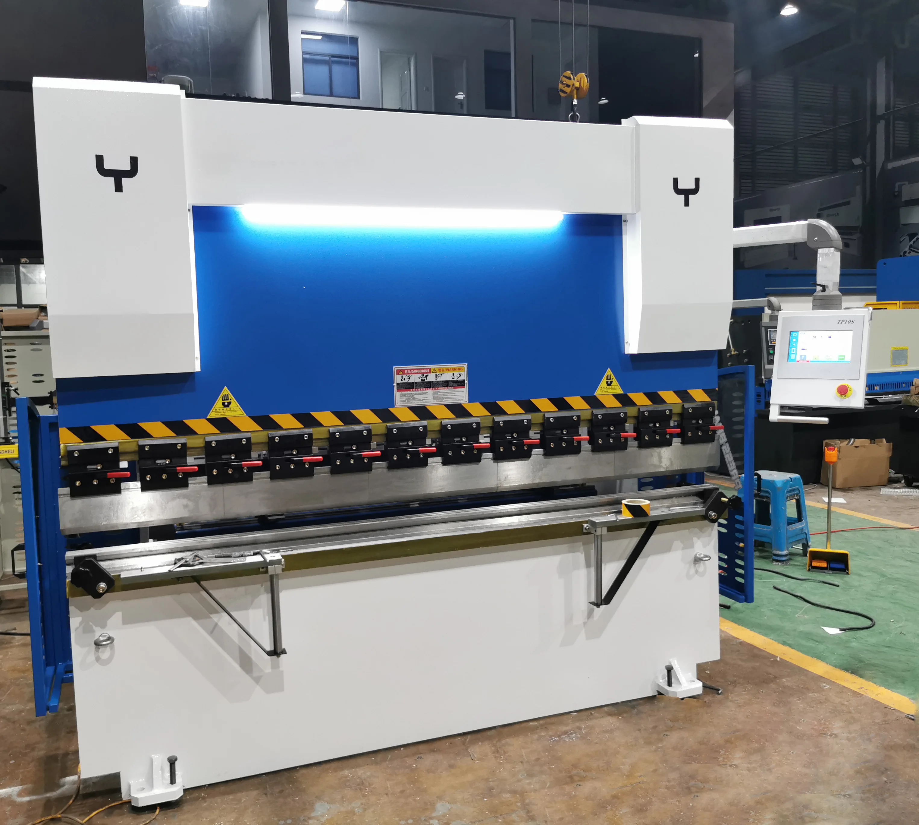 WC67K-160T/3200 Hydraulic Press Brake 4 Axis Metal Bending Machine160T 3D Servo CNC Delem Electric