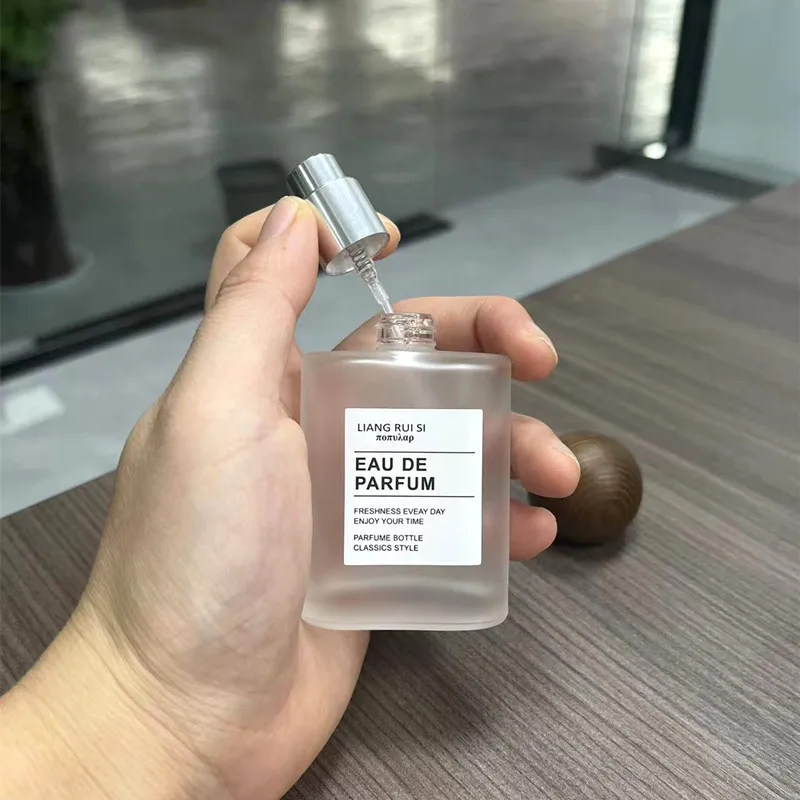 Empty Smokey 30ml Refillable Glass Perfume Spray Bottle With Wooden Cap