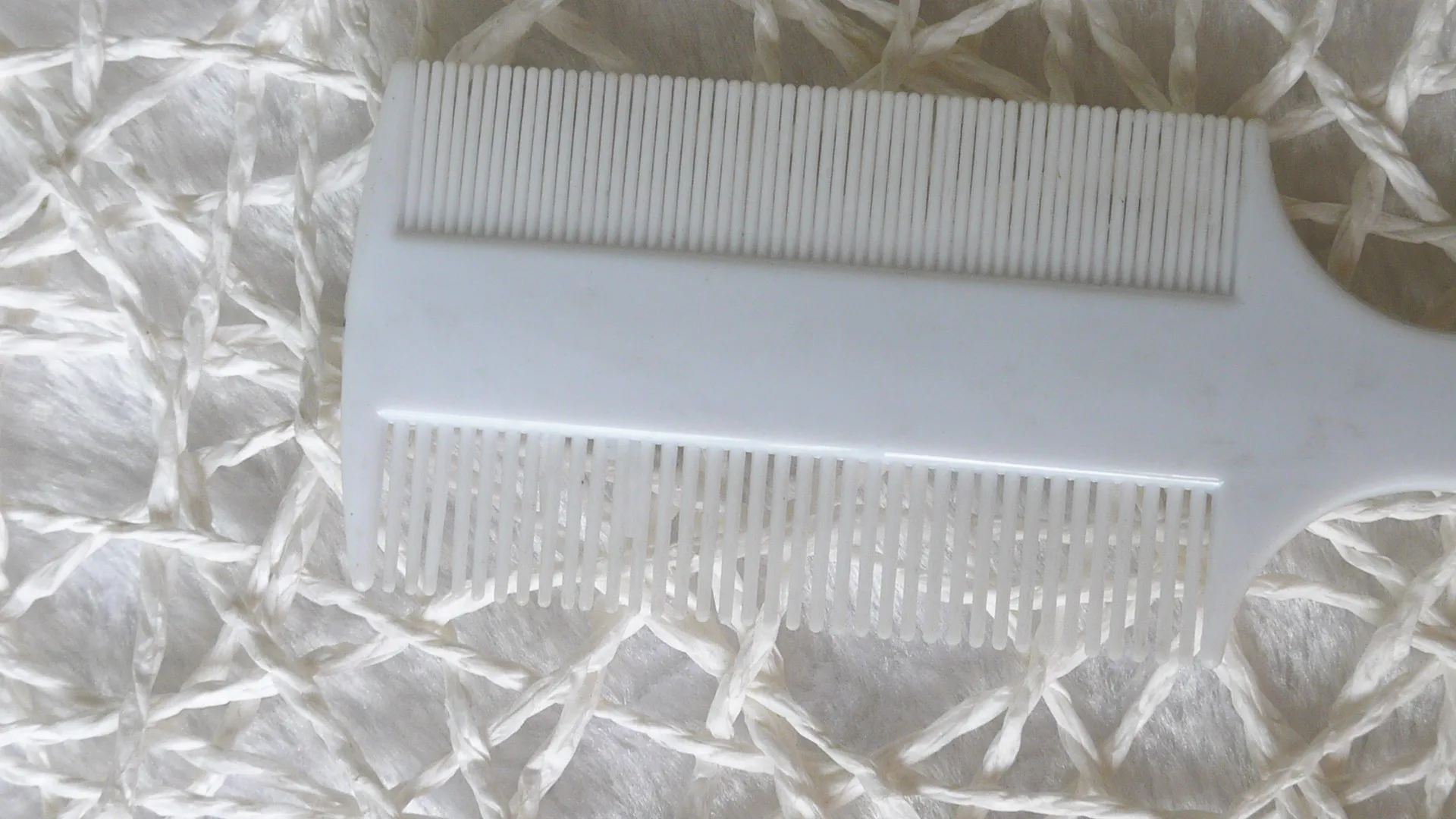 Long Handle Plastic Double Sided Lice nit Louse Tick Flea Comb With Coarse And Fine Teeth In One