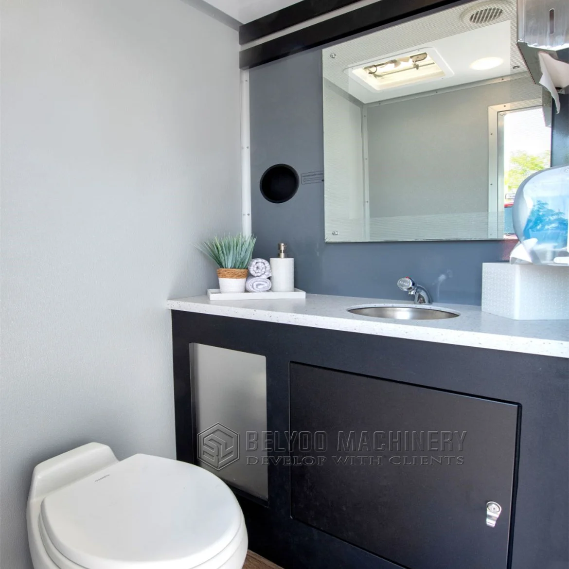 2024 New Toilet Trailer Factory Price Mobile Portable Toilet Portable Bathroom Trailer Restroom Trailer for Events Outdoor Steel