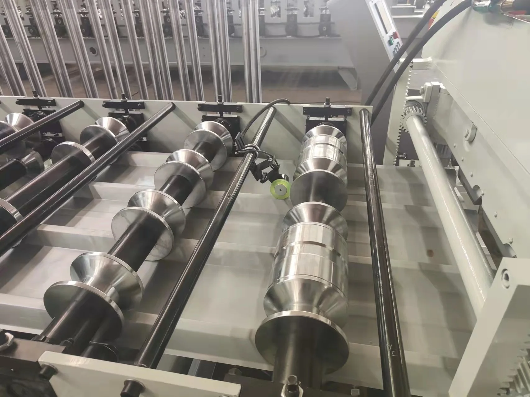 Trapezoidal Roof Sheet Roll Forming Machine Metal Sheet Forming Machine Trapezoid Roof Roll Forming Machine