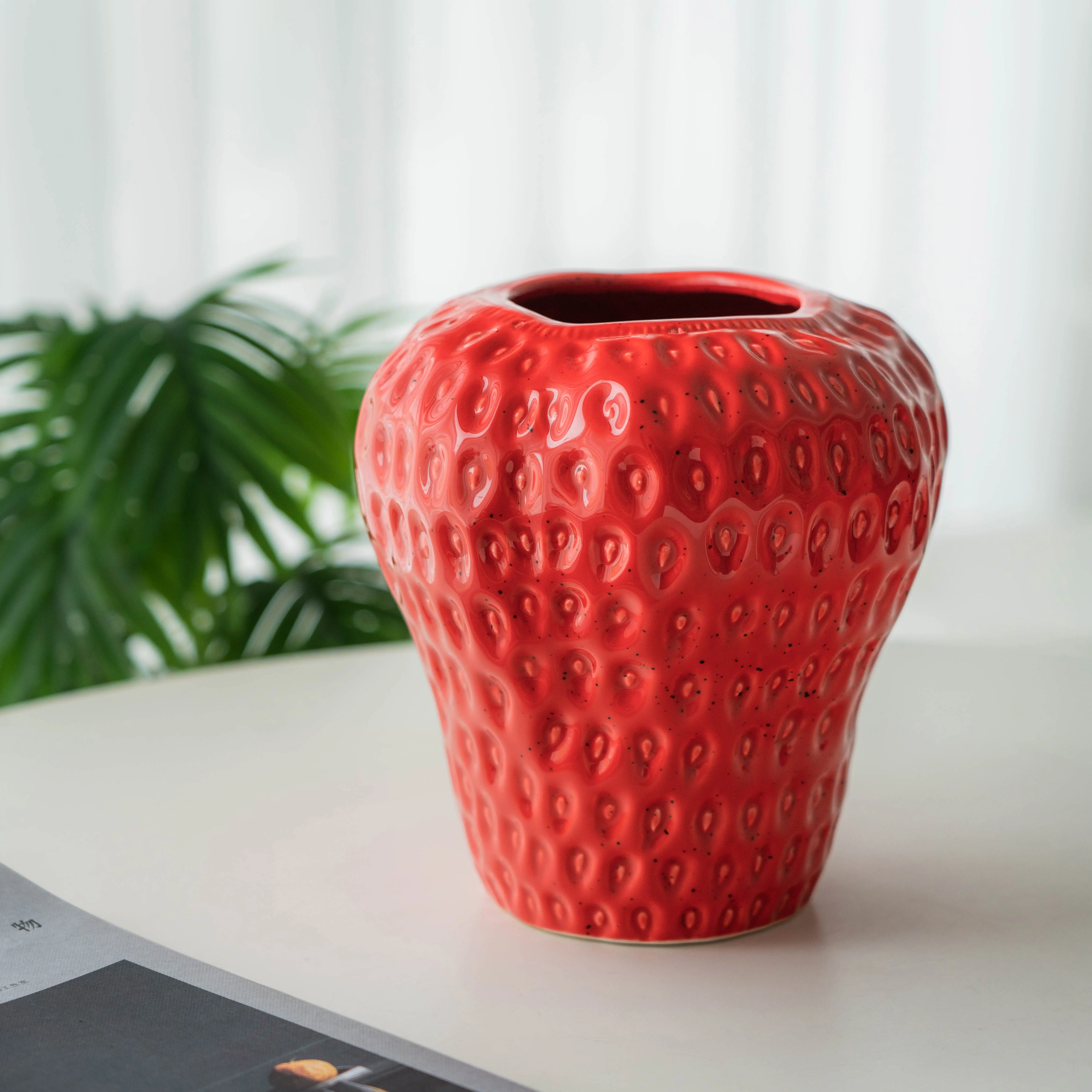 Nordic style home decor vases for plants luxury Strawberry shaped Ceramic flower vase