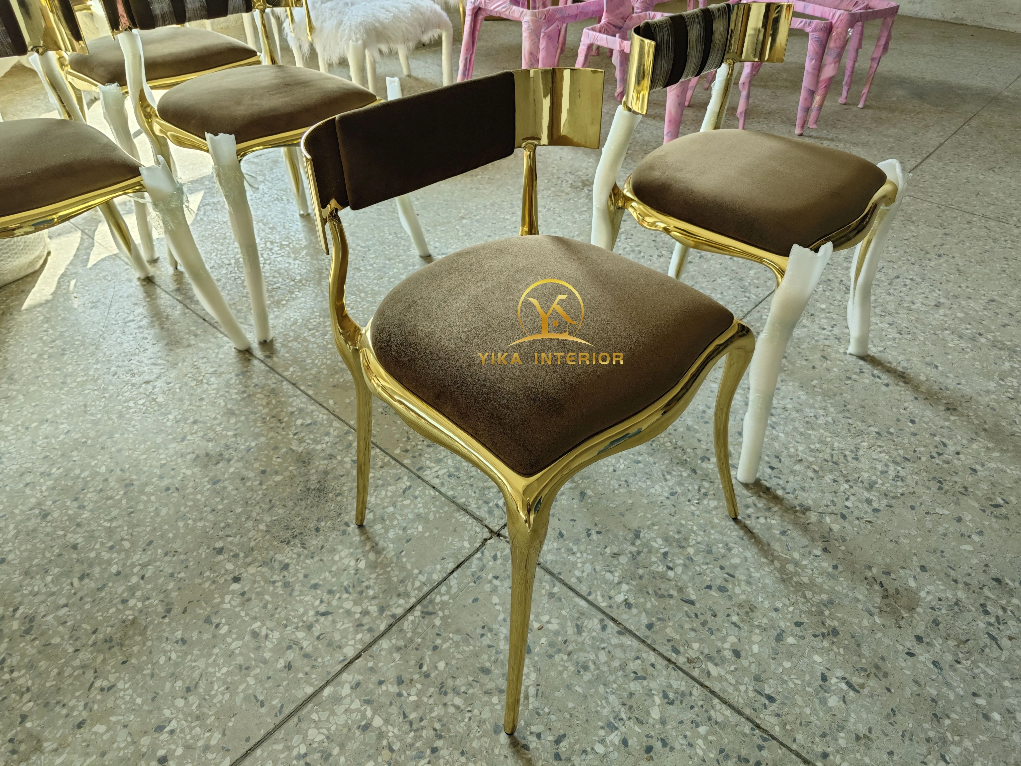 High-end brass frame upholstered dining chairs cool metal curves low back dining chairs luxury dining room furniture