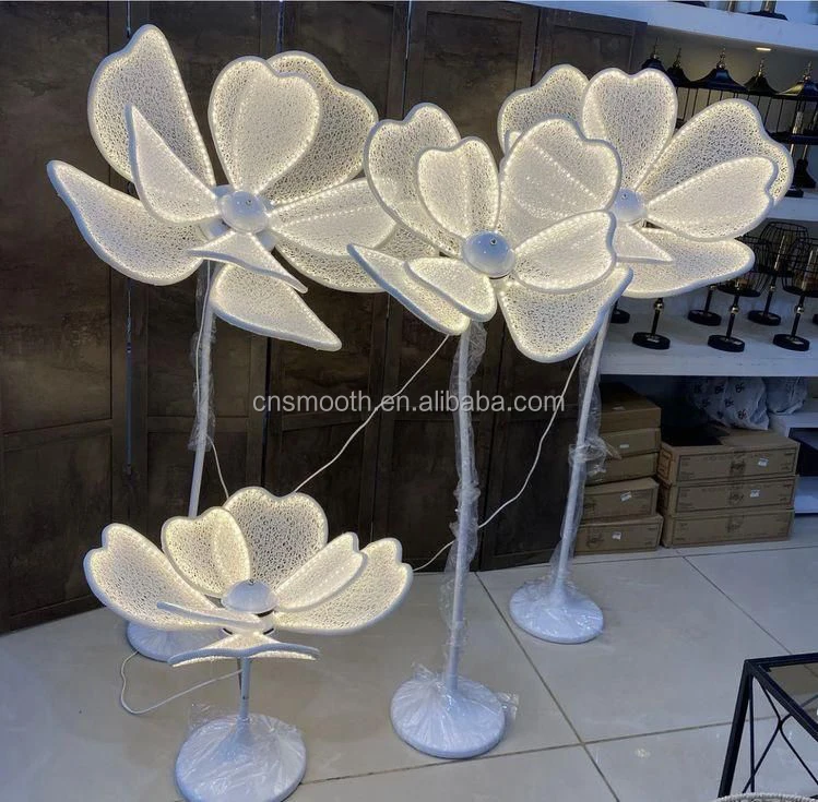 Modern Large Gold Tall Metal Peony Flower LED Stand Road Lead Light Decoration Wedding Prop Gauze Iron for Event Decor