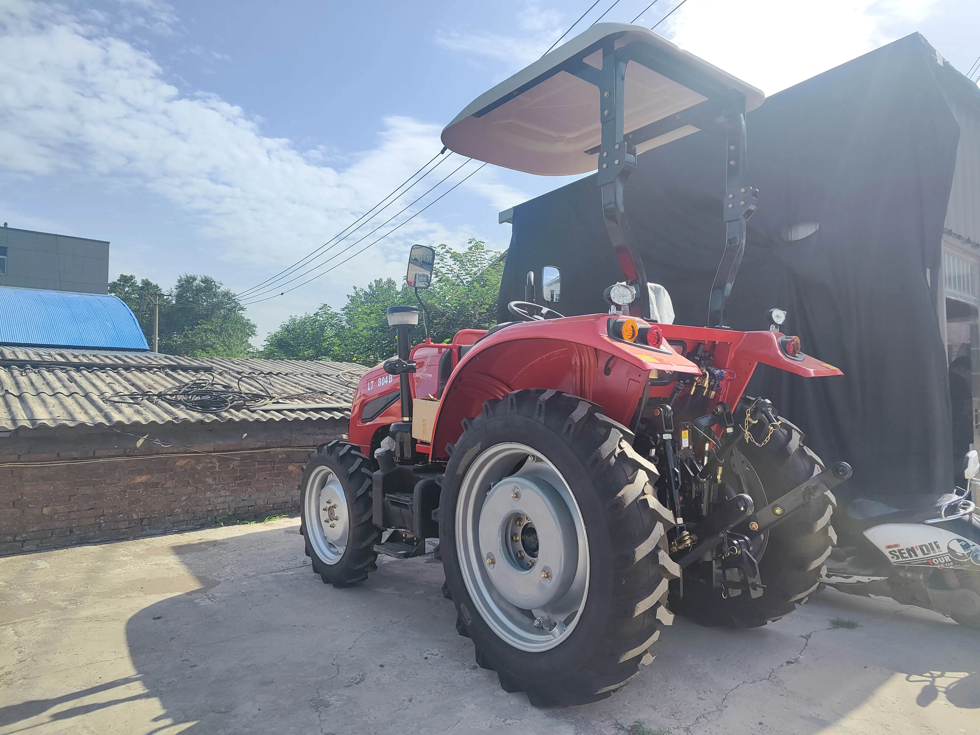 LUTONG Factory Brand New Tractor Farmland off-road Terrain 80hp LTB804 Compact Articulated Tractor with CE Popular in Europe