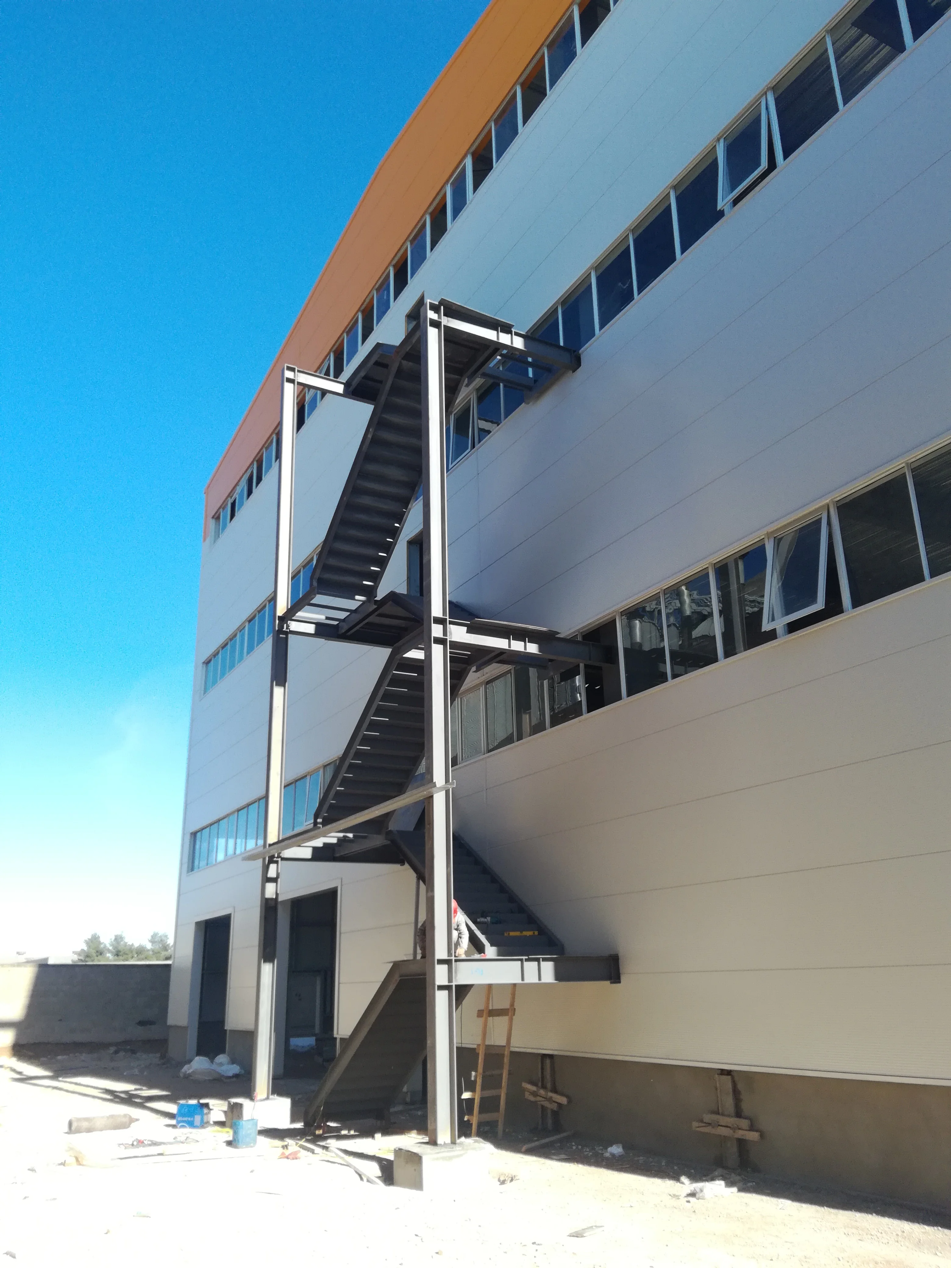 TV Factory Prefab Steel Structure Construction Warehouse Prefabricated Workshop Industrial Shed Free Design Glass Curtain Wall