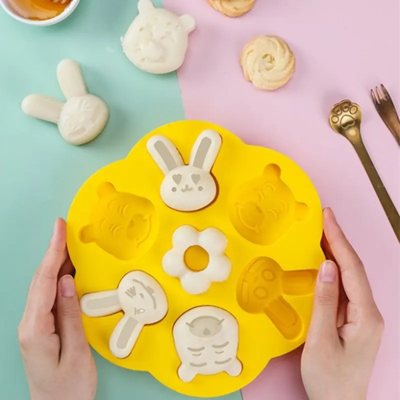 Custom Silicone Chocolate Molds 3D Straw Topper Fondant Candy And Muffin Set Baking Molds Trays Wholesale