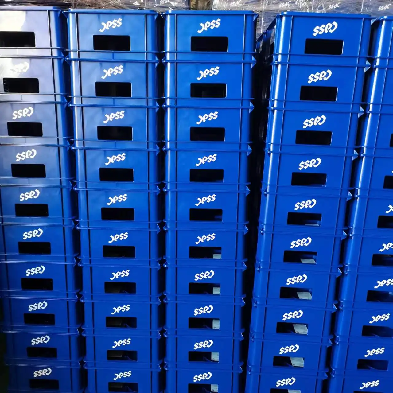 Customized High Quality 4 Bottles Glass Wine Juice Crate Turnover Storage Transport Box Stackable Plastic Beer Crates