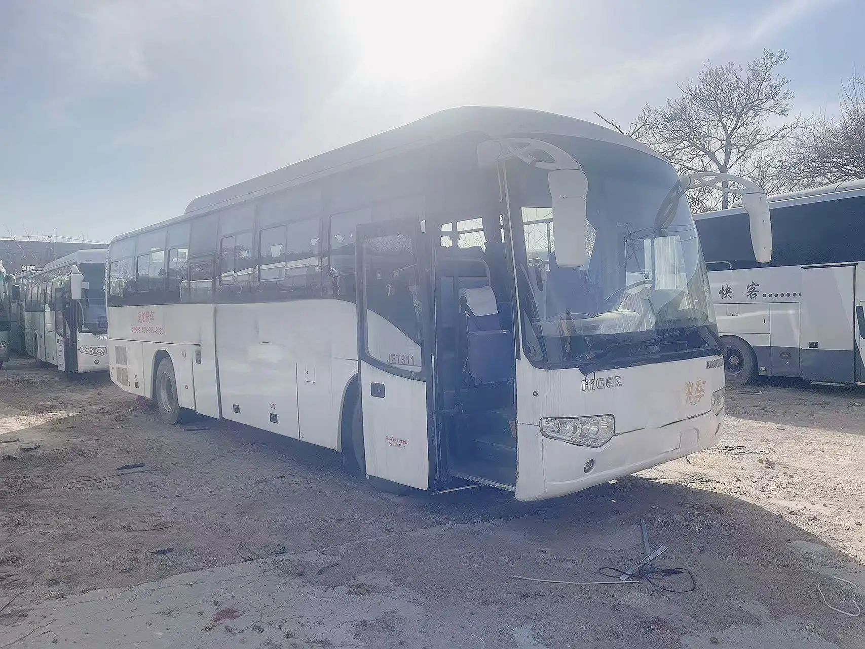 Hot Sale Luxury Coach Bus with 45-50 Passenger Seats Diesel Engine Euro 3 Emissions LHD Steering Used Bus Available at Low Price
