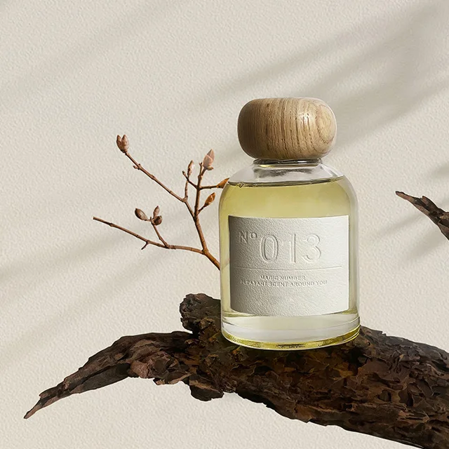 Transparent Reed Diffuser Perfume Bottle Wooden Screw Cap and Leather Label