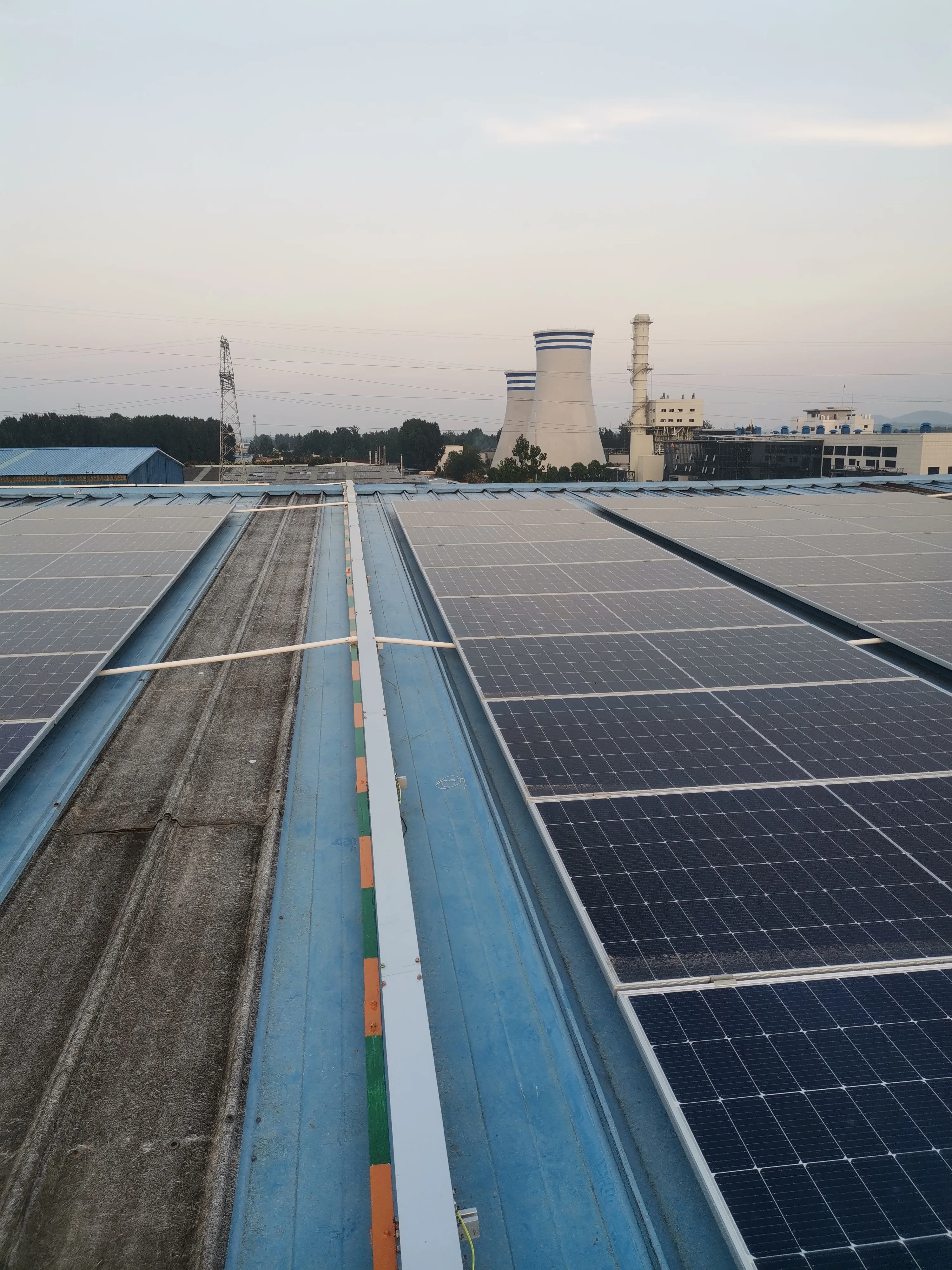 2 Axis High Efficiency Solar Tracker for Optimal Sunlight Capture and Energy Generation