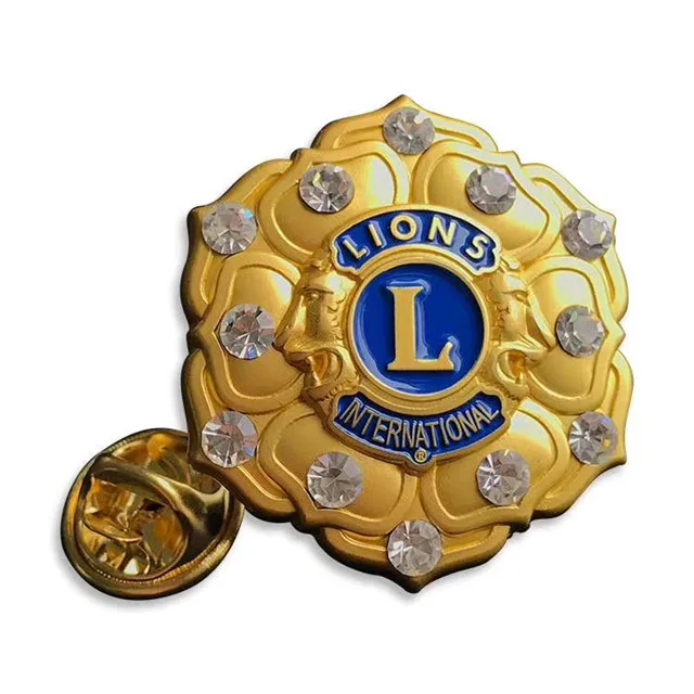 China Manufacturers Custom Lion Animal Shape 3D Design Logo Metal Lapel Pin Badges
