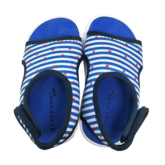 Новинка лета 2023, детские Нескользящие Дышащие Регулируемые пляжные тапочки в полоску для отдыха