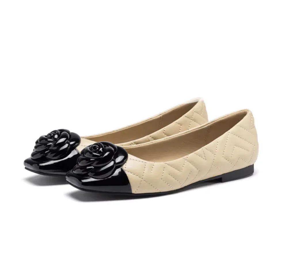 Low MOQ Factory Handmade Women Soft Leather Stitching Cap Toes Flat Ballerina Flower Decoration Pumps Shoes