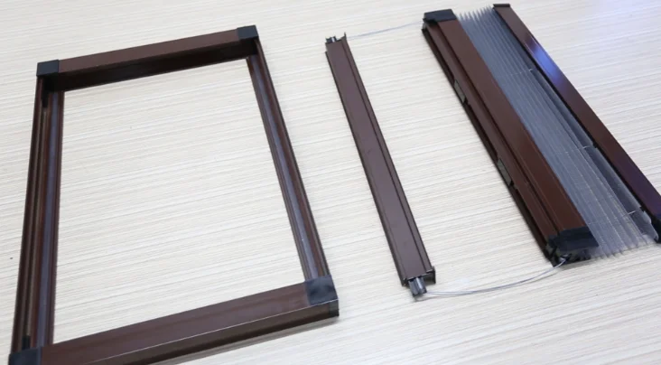 Алюминиевое раздвижное окно с защитной рамкой