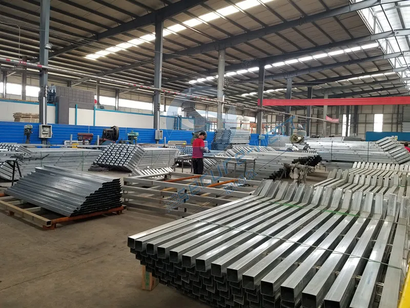 residential galvanized curvy welded wire mesh panel metal fencing factory