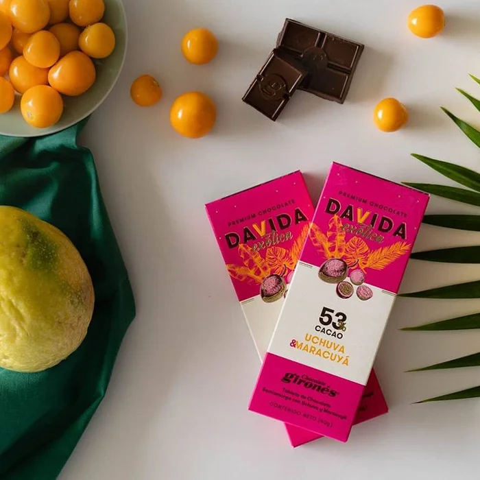 DAVIDA Smooth Semisweet Chocolate Bar 53% Cocoa with Goldenberries Delicious Colombian Fruit Premium Colombian Cocoa