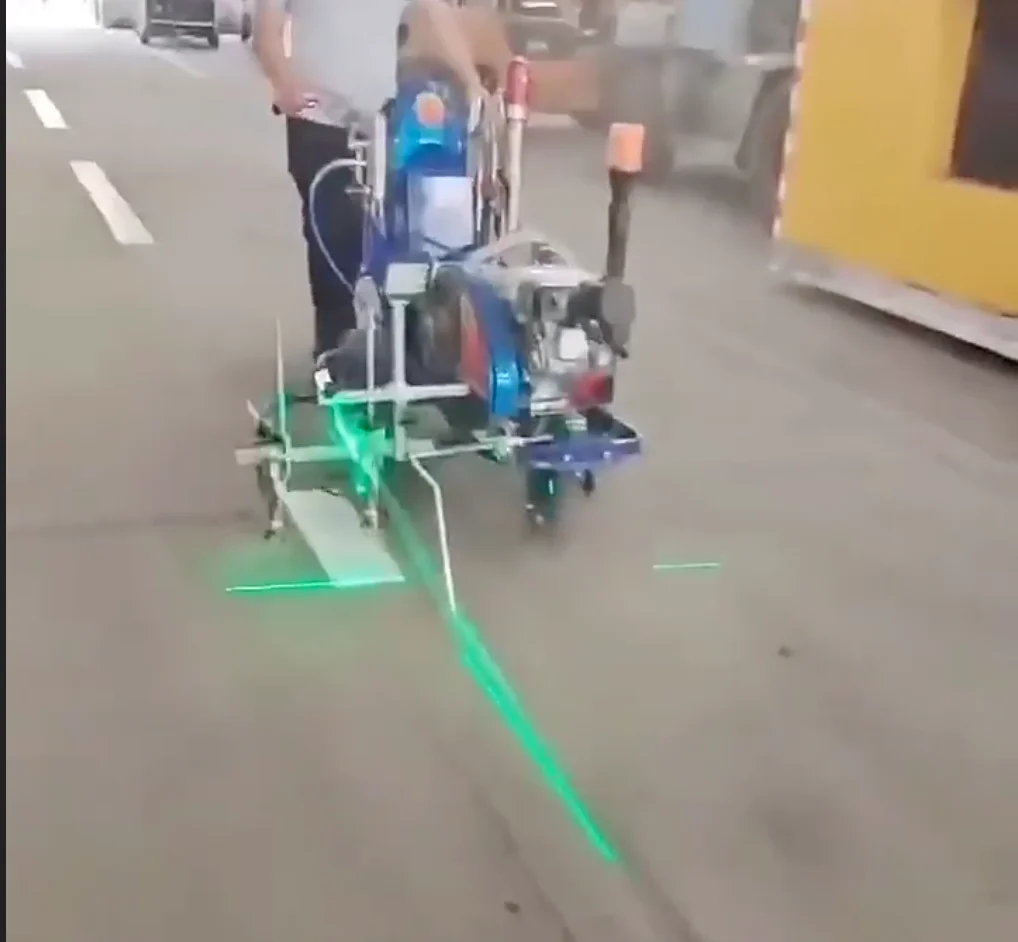 New arrival double pump four nozzles cold applied airless stripper automatic paint spray gun road marking machine