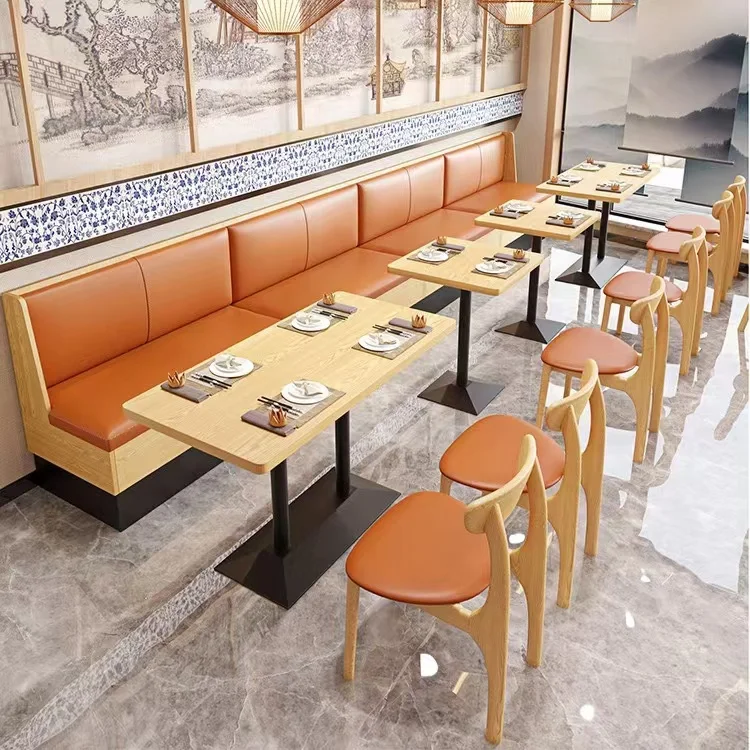 Набор столов и стульев для кафе