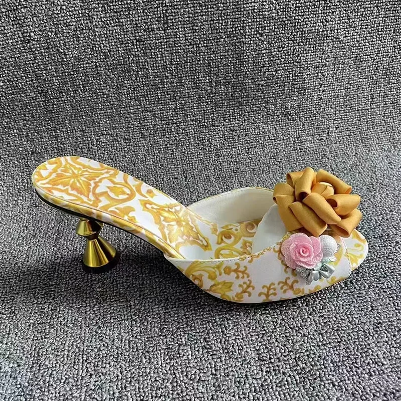 Женские босоножки со стразами