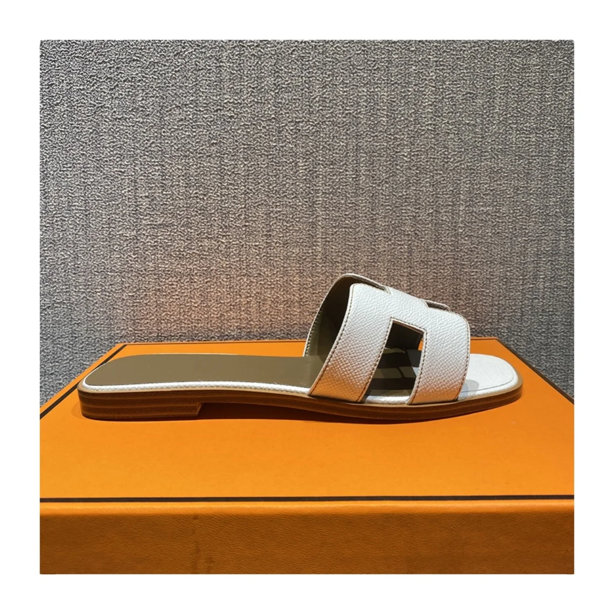 Женские летние шлепанцы, 2023 повседневные красные кожаные шлепанцы на плоской подошве