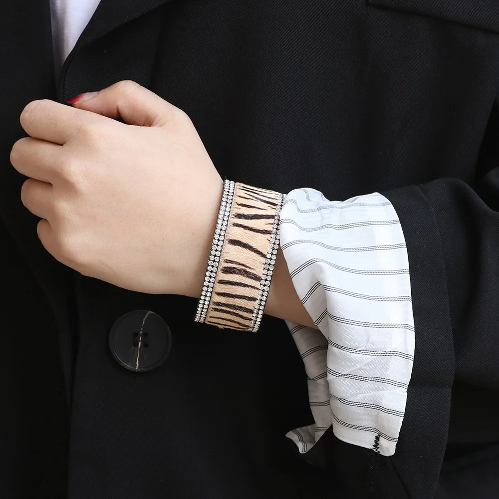 
Fashionable Ladies leopard print horse hair magnetic clasp bracelet Korean creative bracelet 