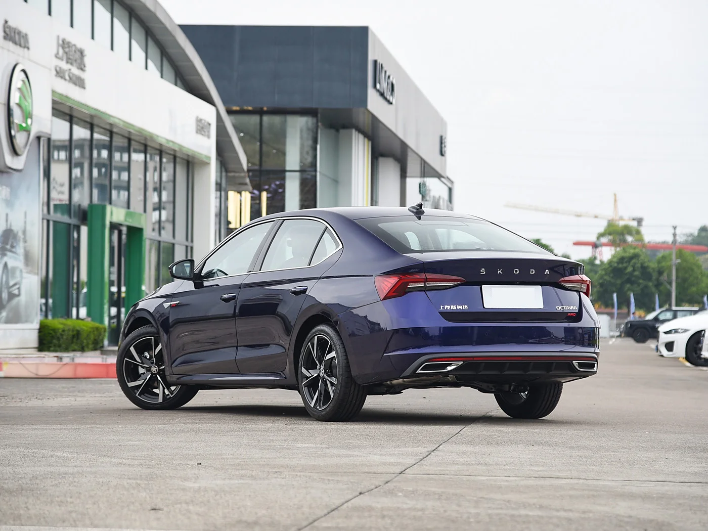 Высокое качество 2025 Volkswagen VW Skoda Octavia 1.5L роскошная версия топлива для автомобилей бензиновые подержанные автомобили продажи
