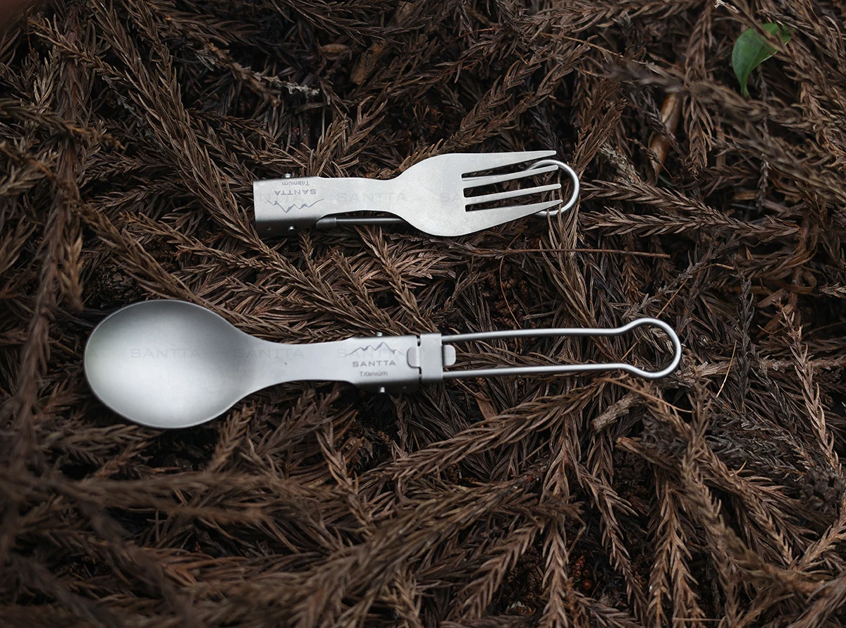 SANTTA Ultra-light Sturdy Camping Fork with Foldable Handle Made of Pure Titanium